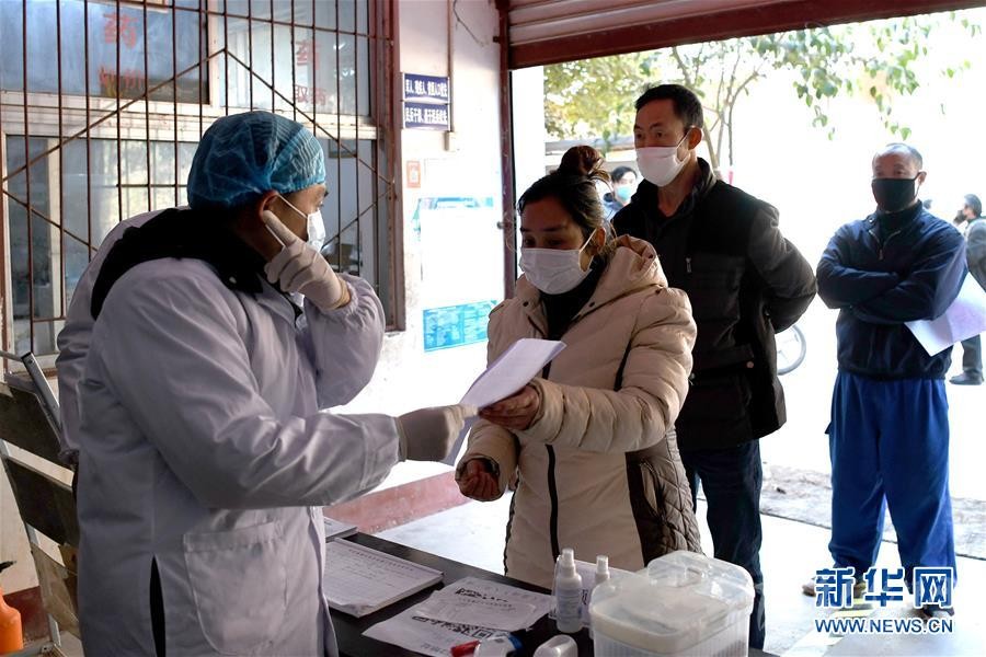 （抓好經(jīng)濟(jì)發(fā)展 應(yīng)對(duì)復(fù)雜局面·圖文互動(dòng)）（3）2500萬(wàn)農(nóng)民工如何安全返崗？——農(nóng)民工大省四川復(fù)工觀察