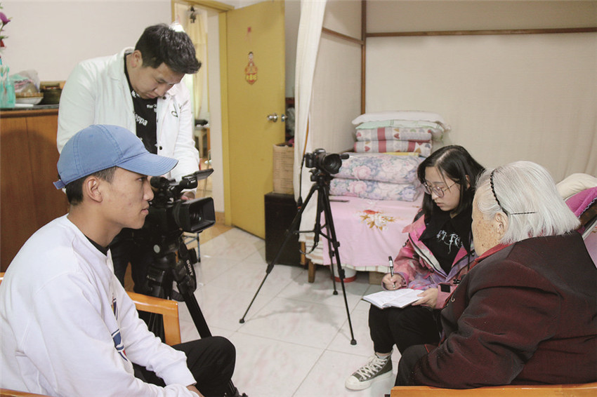 圖為記者在磨.jpg 圖為記者在磨.jpg