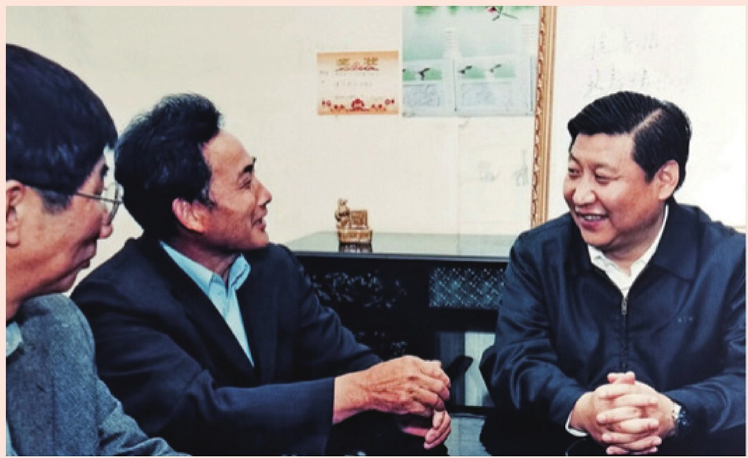 2003年4月24日，時(shí)任浙江省委書(shū)記習(xí)近平在浙江下姜村調(diào)研。